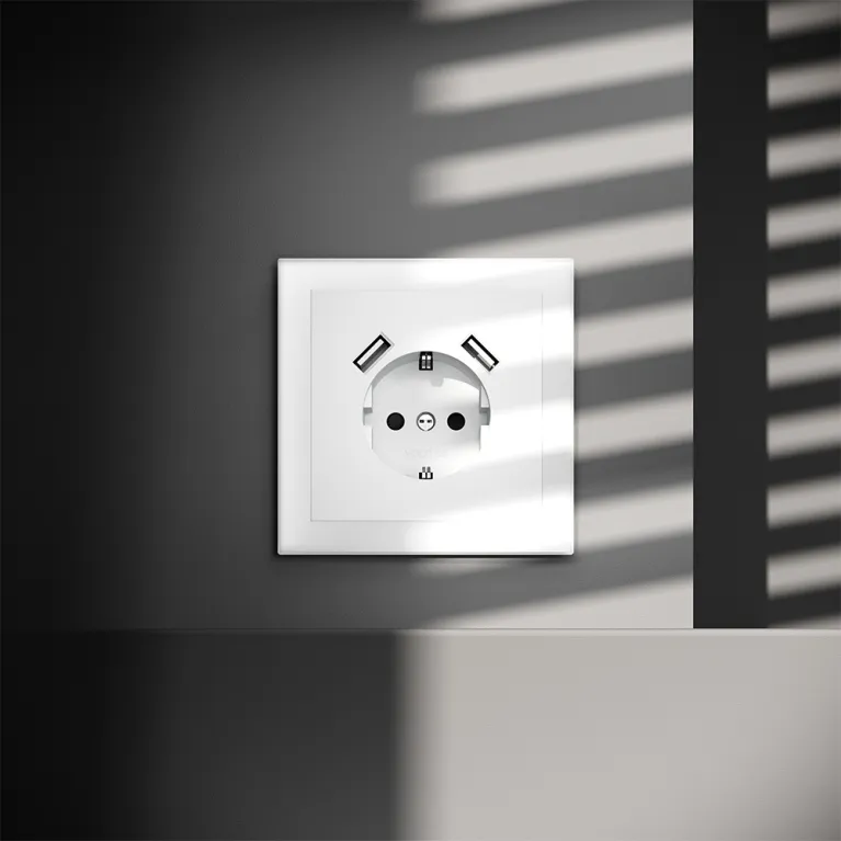 Розетка с USB Voltum S70 VLS040402 в Нижнем Новгороде
