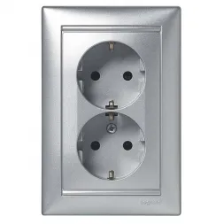 Розетка 2x2К+З Legrand Valena 16A 250V с/з винтовой зажим алюминий 770100