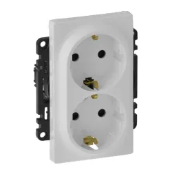 Розетка двойная Legrand Valena Life 16A 250V с/з со шторками безвинтовой зажим белая 753426