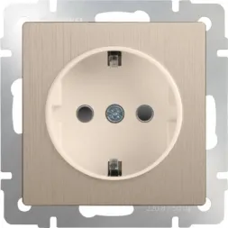 Розетка с заземлением и шторками шампань рифленая WL10-SKGS-01-IP44 4690389085253