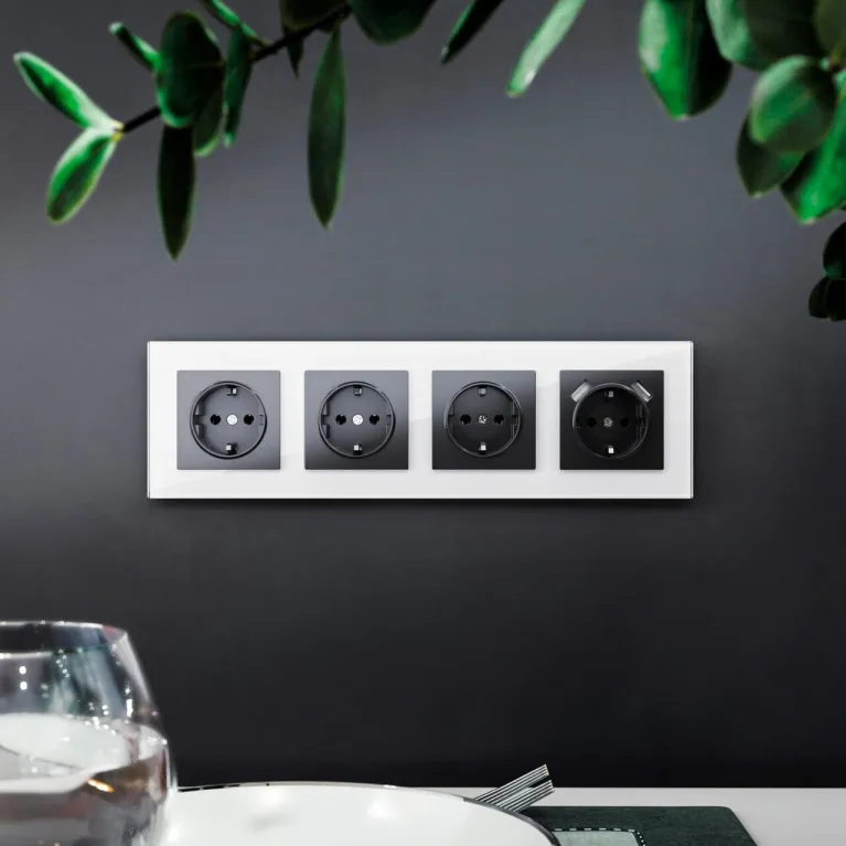 Рамка на 4 поста Werkel Favorit белый,стекло W0041101 4690389159923 в Нижнем Новгороде