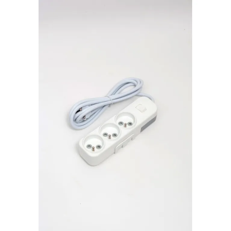 Удлинитель 3вх с защитными шторками с включателем UPS ELBI Myra 527-010202-315 в Нижнем Новгороде